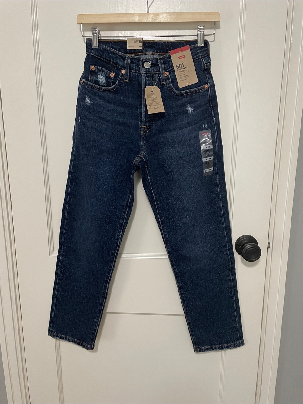 Levi's women’s Jeans Straight in Dark Indigo with Faded Distress